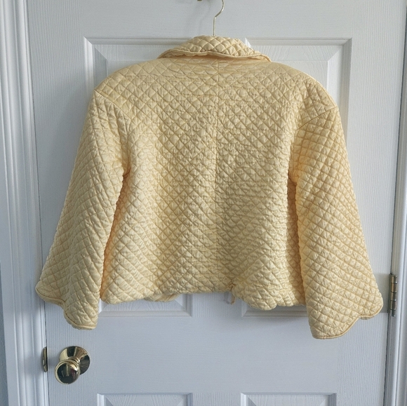 Vintage 1940s-50s Barbizon Quilted Dainty Puff Bed Jacket With Ties - Picture 6 of 12